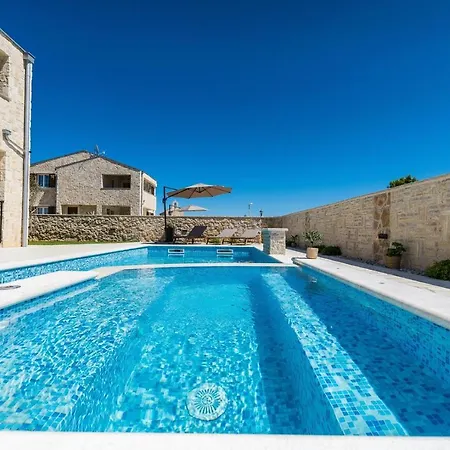 Stancija 1 With Heated Pool Villa *
