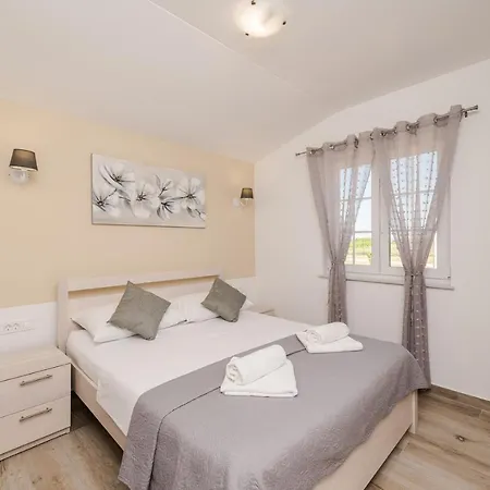 Stancija 1 With Heated Pool Villa *