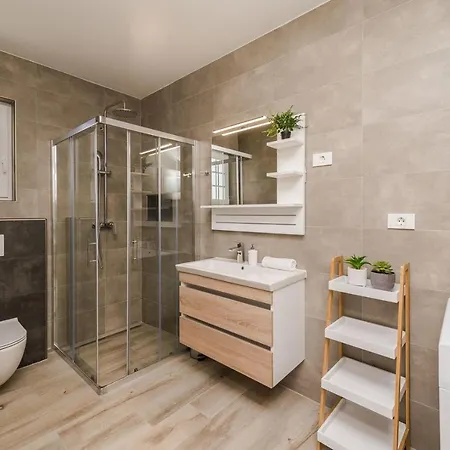 Stancija 1 With Heated Pool