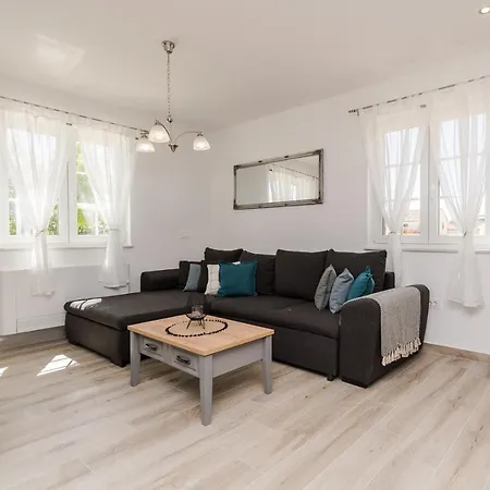 Stancija 1 With Heated Pool Villa *