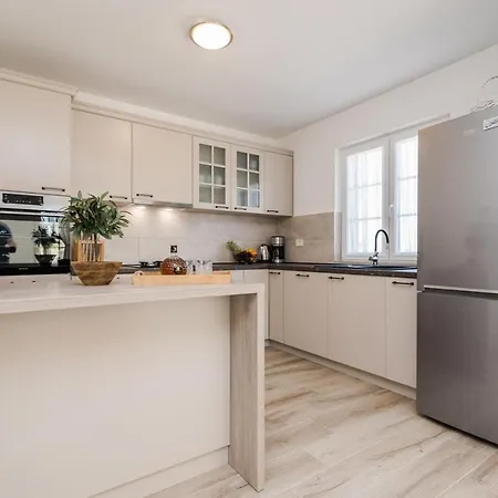 Stancija 1 With Heated Pool