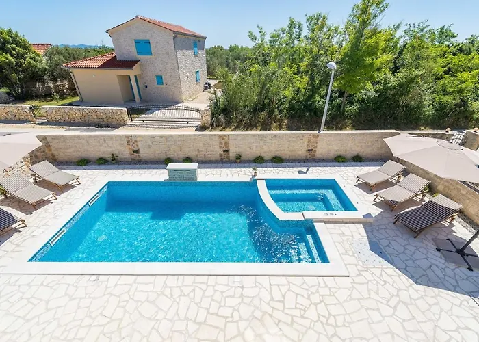 Villa Stancija 1 With Heated Pool *