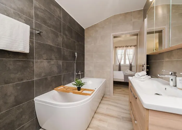 Stancija 1 With Heated Pool