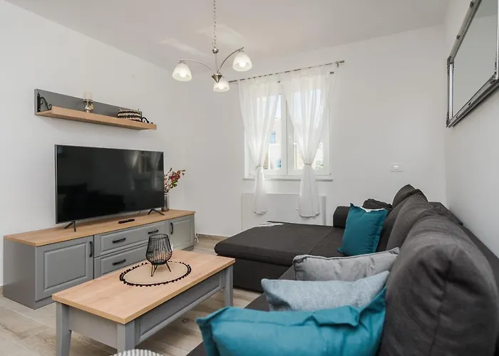 Stancija 1 With Heated Pool Privlaka (Zadar)