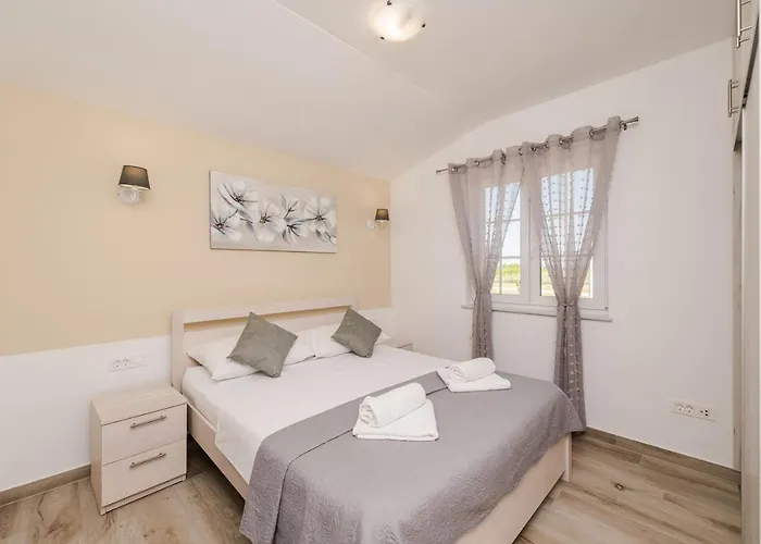 Stancija 1 With Heated Pool Villa *