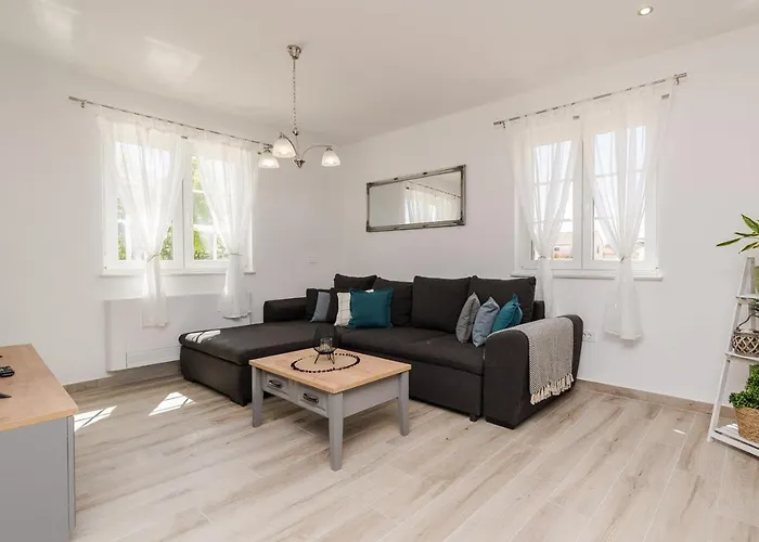 Stancija 1 With Heated Pool Villa *