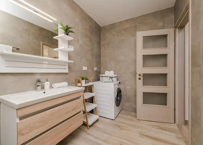 Stancija 1 With Heated Pool Privlaka (Zadar)