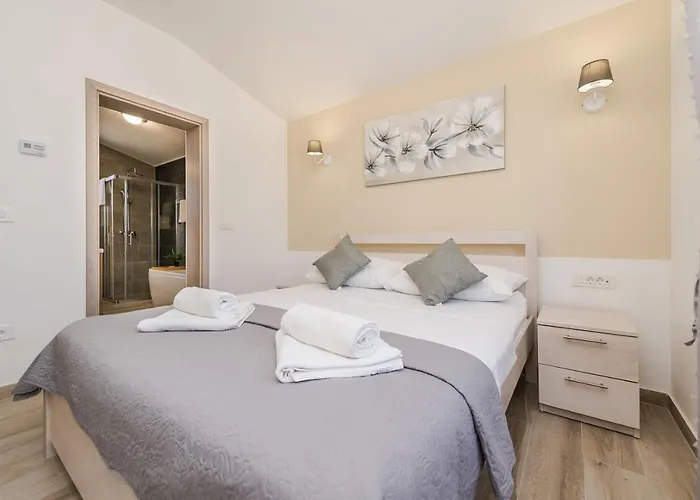 Stancija 1 With Heated Pool Privlaka (Zadar)