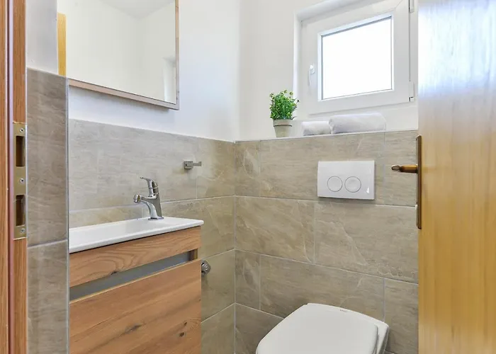 Stancija 1 With Heated Pool *