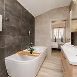 Stancija 1 With Heated Pool