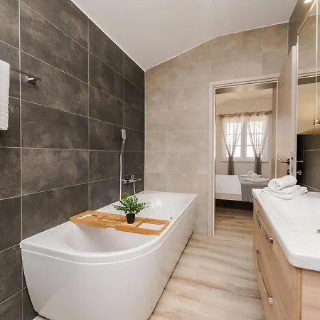 Stancija Privlaka 1 With Heated Pool