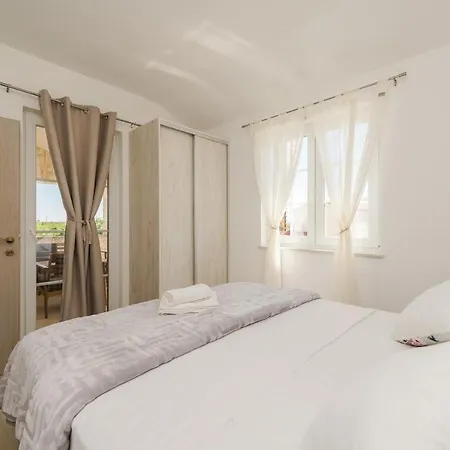 Stancija Privlaka 1 With Heated Pool * Privlaka (Zadar)