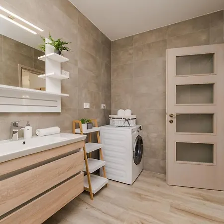 Stancija 1 With Heated Pool Privlaka
