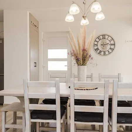 Stancija 1 With Heated Pool *