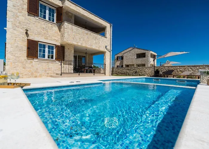 Stancija 1 With Heated Pool Privlaka (Zadar)