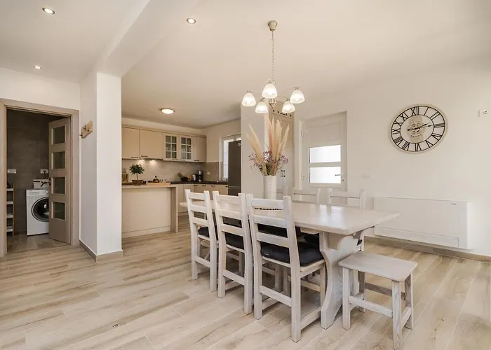 Stancija 1 With Heated Pool