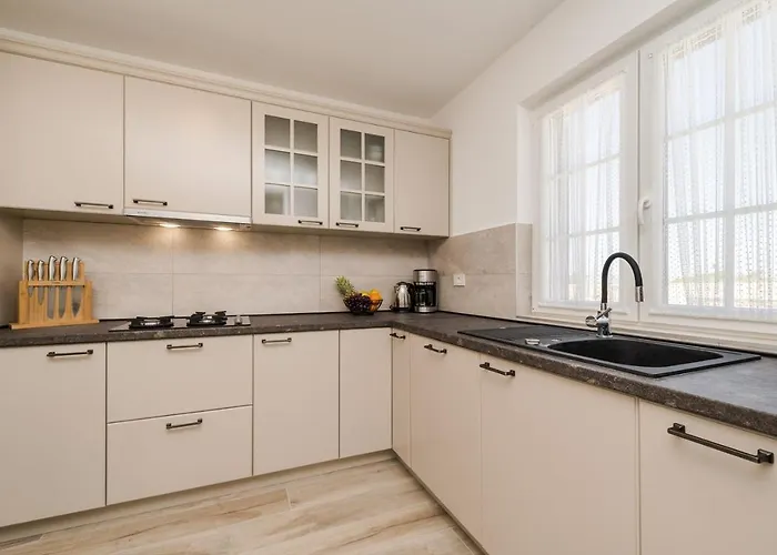 Stancija 1 With Heated Pool *