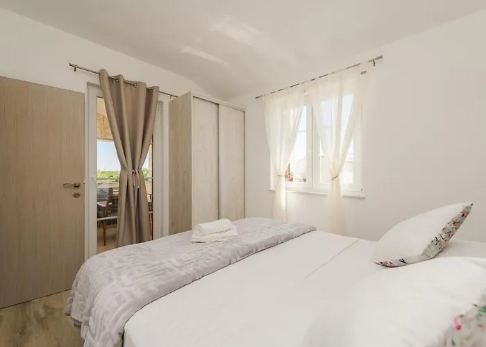 Stancija 1 With Heated Pool * Privlaka (Zadar)